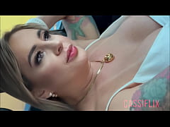  - Eu gosto de ser uma lady na sociedade e uma devassa na cama, adoro leite. Completo no Cassiflix.