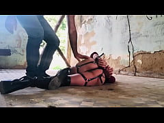  - MACHO DOMINADOR ESPANCA E FODE O CU DA SAFADA EM CASA ABANDONADA