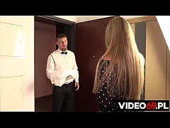  - POLSKIE MAMUŚKI - MONIKA - Chłopak z room serwisu - Prezent niespodzianka