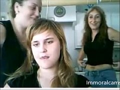 - Webcam Girl Girlfriends Mum Showing Tits