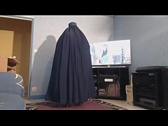  - musulmane bien charger sous sa burka