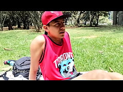  - Mimándome en el parque publico