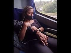  - Pedi para um desconhecido tocar uma siririca dentro do onibus para mim ! / Mari e Chell /