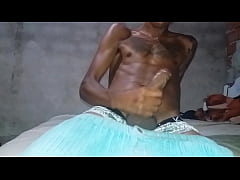  - novinho maloqueiro 18 anos batendo muito dando leite gostoso