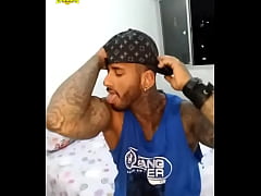  - CARA HETERO SE EXIBINDO NA CAMERA