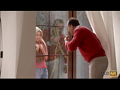  - OLD4K. Man over fifty relaxes with the Russian girl who asks for help
