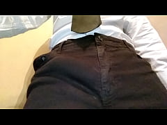  - Apalpando meu pau na roupa social