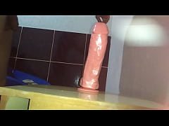  - Brincando com dildo 24 cm