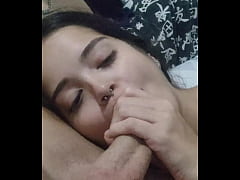  - Esposa submissa Debora Prado faz boquete todo dia a noite antes de ir pra cama