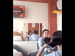  - La tecnica de salud quería ascender y ser una profesional en el rubro, pero necesitaba pasar la prueba mas intensa entregar el chochito y el culo a su director para sostenerla en sus labores, no le costo trabajo abrir el chochito y comerse un pollo