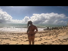  - Fomos para uma praia que estava deserta e aproveitamos pra transar gostoso