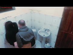  - olha o que aconteceu no meu bar, mulher foi ao banheiro e o cara seguiu!