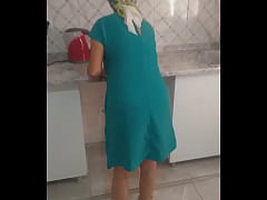  - Üvey annemin temizlik esnasında erotik halleri