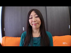  - 恥じらう銀行員の妻〜何をされてもカメラ目線〜  美月寛子 1