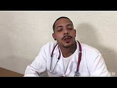  - O doutor atende o marido da paciente e faz sexo no atendimento