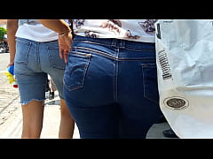  - Madurita culona en jeans