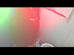  - Jovem mulher fodida no banheiro da festa!