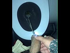  - DOTADO GOZANDO NO BANHEIRO DO AVIÃO