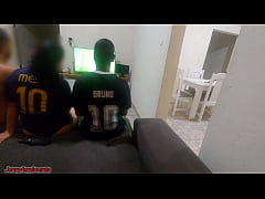  - fiz sexo com amigo do meu marido por causa de uma aposta, fiquei com tesão e acabei fazendo DP com os dois