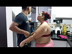  - La cachonda de mi madrastra me pide que la convenza de dejarme salir. Parte 1. Ella quiere chupar mi polla