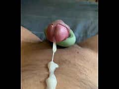  - Me masturbo y me corro con un juguete sexual