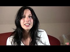  - Sus ojos verdes y carita inocente no pueden esconder lo pervertida que és Dafne