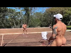  - FUI JOGAR TENIS E O CLIMA ESQUENTOU. COMI MEU PARCEIRO NA QUADRA MESMO. - FREE