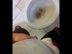  - Primeira mijada do dia e de pau sujo