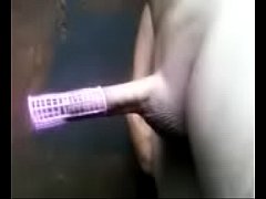  - rulero y mano sacan leche de su pene