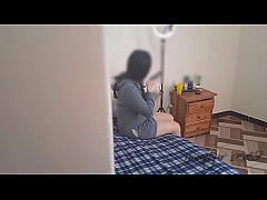  - Espio a mi vecina mandando nudes a su novio: mi linda vecina manda fotos desnuda a su novio y yo la descubro y me pide que la folle para no decirle a nadie