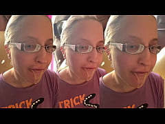  - ASMR Bubble Gum listen in headphones