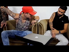  - NOVINHO CURIOSO SE FODEU