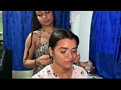  - mientras me arreglo las uñas me follo con la estilista y le meto el consolador