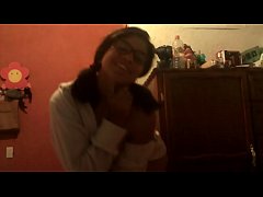  - Andrea se desnuda para mi