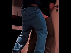  - El vecino nuevo del edificio toca a mi puerta y miren lo que pasa