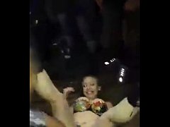  - una mujer dominicana vailando