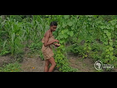  - Bangnolly Africa - Beautiful African Maidens get quick outdoor blowjob