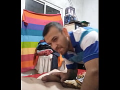  - se la chupo a un hetero