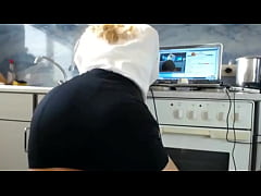  - slut sexydea fingering herself on live webcam