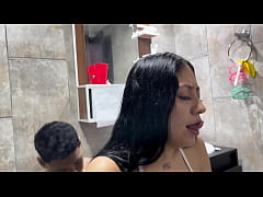  - Kalaycalientelatina - update #11 - mientras limpiaba el baño mi jefe viene ah ayudarme a meterme su polla - Oct 11, 2024