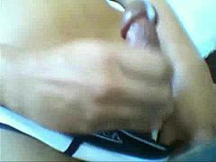  - Gimiendo de placer [chico corriendose]