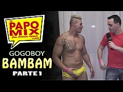  - Momento PapoMix - O gostosão Bambam com a sunga amarela estourando durante entrevista - Parte 1 - WhatsApp PapoMix (11) 94779-1519