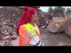  - Baustellen Arbeiter fickt rothaariges Teen bei der Arbeit ohne Kondom - German Redhead