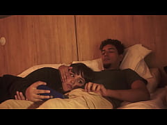  - Mi hermanastro me mete su pene en mi boca mientras estamos acostados,no tuvo piedas con mi boquita y me la lleno de leche tratandome como su putita