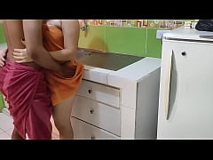  - Mi Sirvienta quiere que le quite la toalla en la cocina y la FOLLE como una ZORRA mientras la cornuda de mi mujer no esta