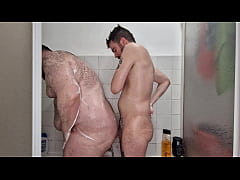  - Jugando en la ducha