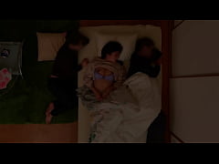  - 酔いつぶれた友達の横で、友カノにちょっかい出したらお互い感じまくり、バレないように声を抑えながらするSEXに興奮！！ Part1