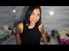  - La mucama aun no tiene la cena lista y me da de su arepa