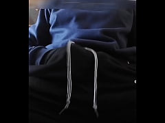  - branlette avec une belle éjaculation crémeuse