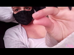  - Garota safadinha, pelada se masturbando no ônibus de viagem